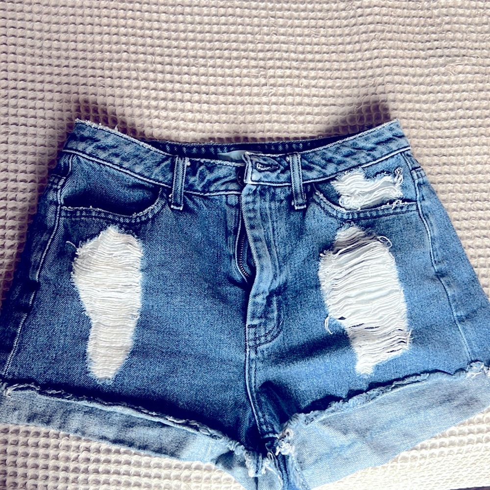 Show me your mumu medium wash denim high rise shorts size 26